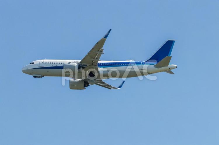 夏空に包まれる佐賀空港の一日 飛行機,航空機,旅客機の写真素材