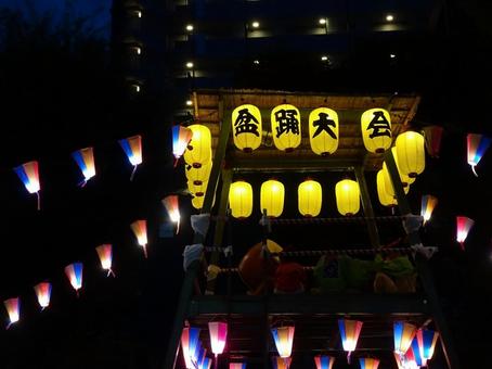 盆踊り 盆踊り 盆踊り,櫓,提灯の写真素材