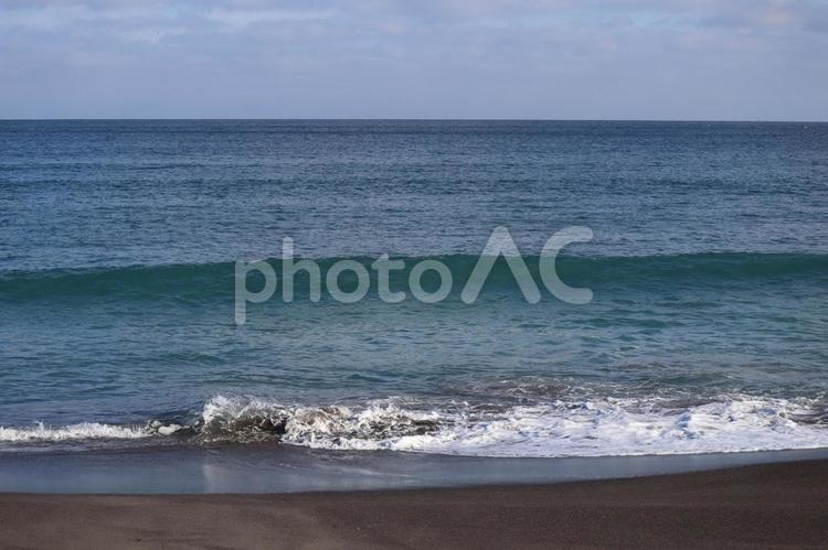空と水平線と海と波打つ際と砂浜の海岸 空,水平線,海の写真素材