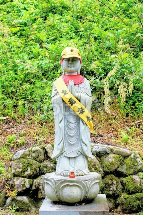 交通安全のお地蔵さん 地蔵,交通安全,道路の写真素材