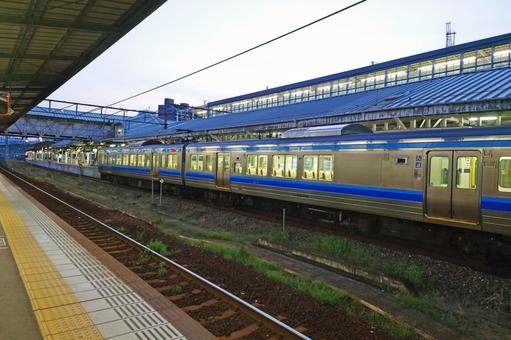 電車　早朝の岡山駅 特急,鉄道,電車の写真素材