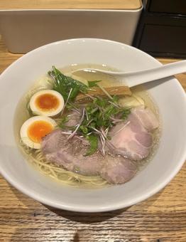 あっさりおいしい塩ラーメン あっさりおいしい塩ラーメンの写真