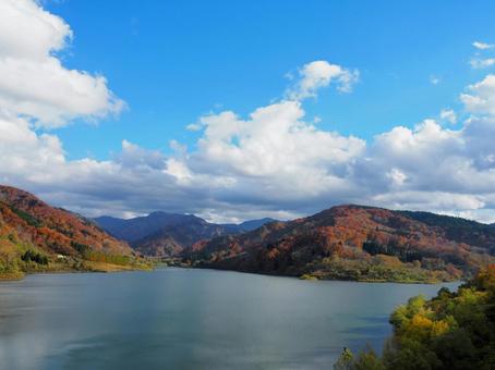 秋の景色２１ ダム,大谷ダム,新潟県の写真素材