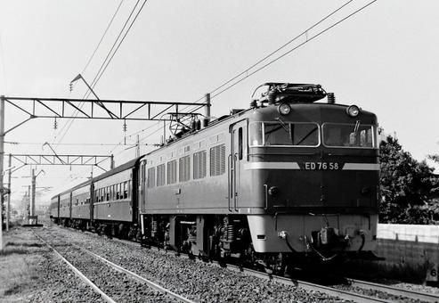 ED76形がけん引する客車列車 ED76形がけん引する客車列車 のりもの,鉄道写真,鉄道車両の写真素材