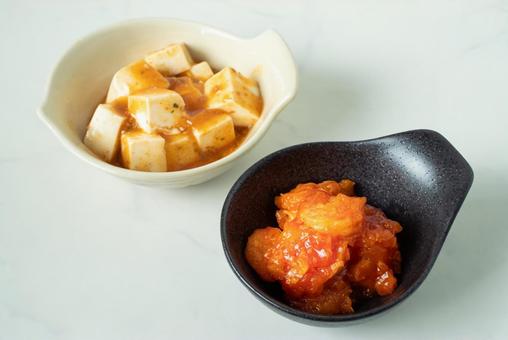 エビチリと麻婆豆腐 エビチリと麻婆豆腐 エビチリ,麻婆豆腐,エビの写真素材