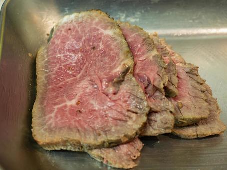 しっとり艶やか ― 手作りローストビーフ しっとり艶やか ― 手作りローストビーフ ローストビーフ,正月料理,肉料理の写真素材