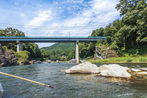 荒川と金石水管橋 荒川と金石水管橋 長瀞,荒川,川下りの写真素材