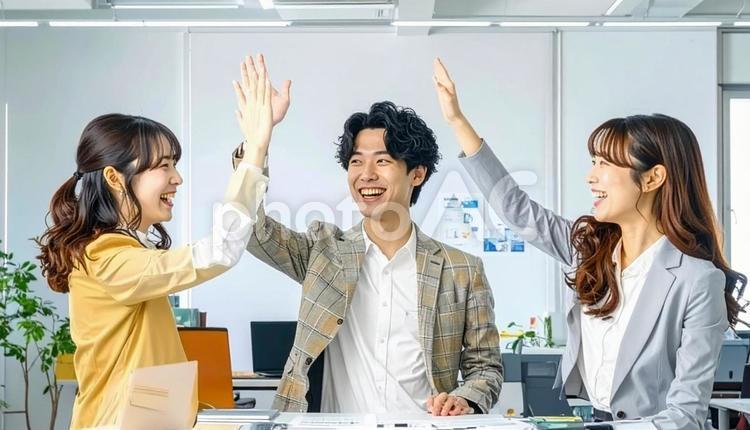 喜びを分かち合うビジネスチーム ハイタッチ,ビジネス,成功の写真素材