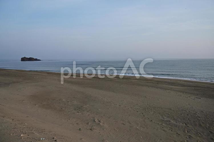 夏の日本海の朝 日本海,夏,波打ち際の写真素材