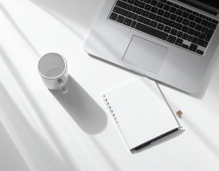 ロゴなしPC+マグ+余白 ロゴなしPC+マグ+余白の写真