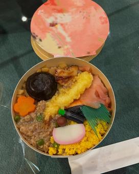 駅弁鳥そぼろ弁当の写真