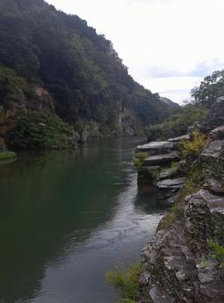 川と岩 川と岩の写真