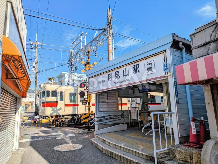 山陽電鉄、月見山駅 鉄道,交通,電車の写真素材