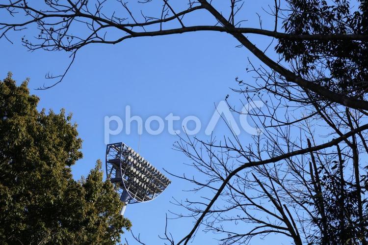 スタジアムの照明塔 照明塔,スタジアム,空の写真素材