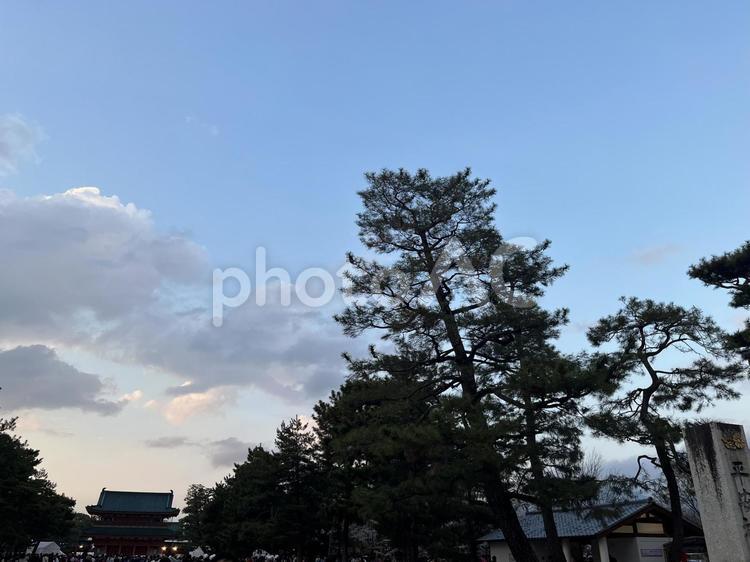 京都　平安神宮付近の空 4月,絶景,春の写真素材