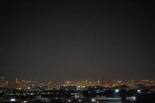 東京タワーとレインボーブリッジのある夜景 東京タワーとレインボーブリッジのある夜景の写真