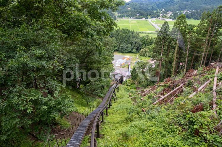 稲庭スロープカーから見た初夏の景色 稲庭城,スロープカー,社内の写真素材