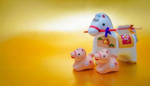 午年のお正月素材（年賀状素材） 午,馬,親子の写真素材