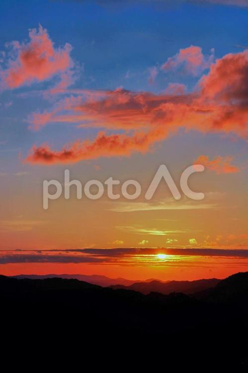 中国山地の夕暮れ 夕暮れ,中国地方,山並みの写真素材