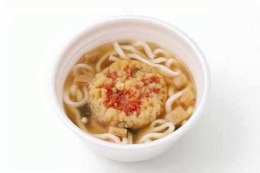 カップのかき揚げうどん カップのかき揚げうどんの写真