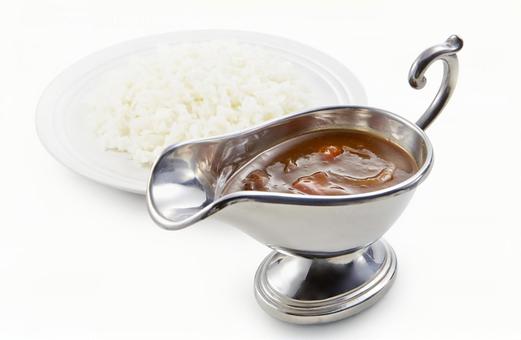 カレーポットに入ったカレールー カレーポットに入ったカレールーの写真
