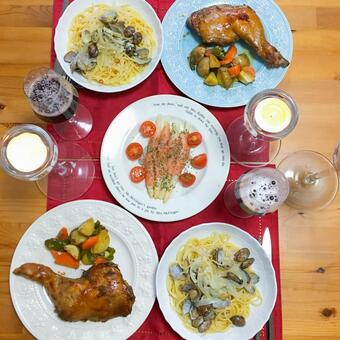 クリスマスディナー ローストチキン,チキンレッグ,サーモンの写真素材