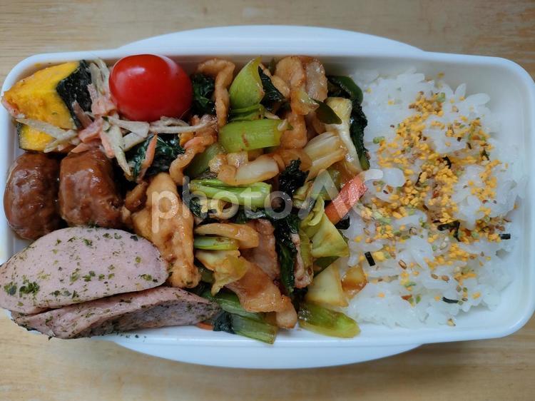 豚薄切り照り焼き野菜炒め弁当！ お弁当,お昼ごはん,お昼の写真素材