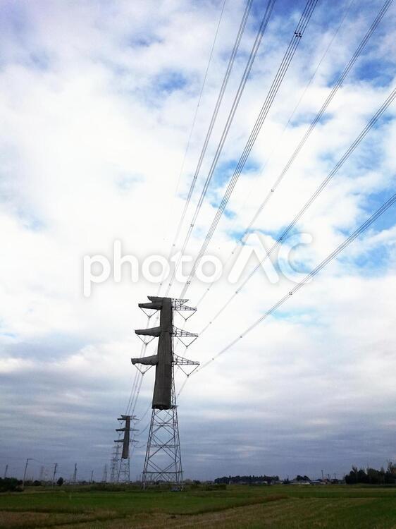 鉄塔がある風景 鉄塔,送電線,電線の写真素材