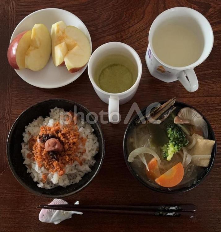 ご飯に鮭めんたいとかつお梅などの朝食 朝食,ご飯,七分突きの写真素材
