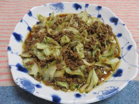 肉味噌炒め 肉味噌炒め,ひき肉,キャベツの写真素材