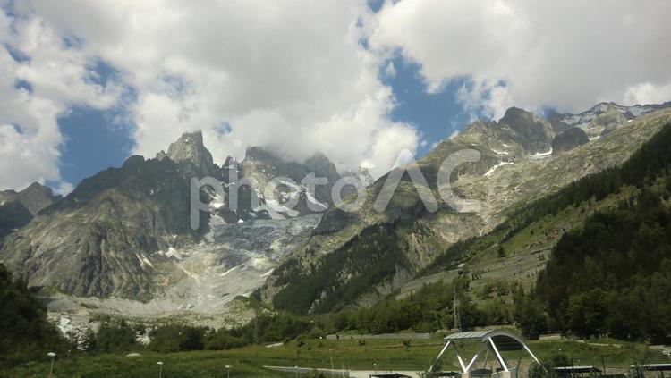 イタリアから見たモンブラン モンブラン,ヨーロッパ最高峰,アルプス山脈の写真素材