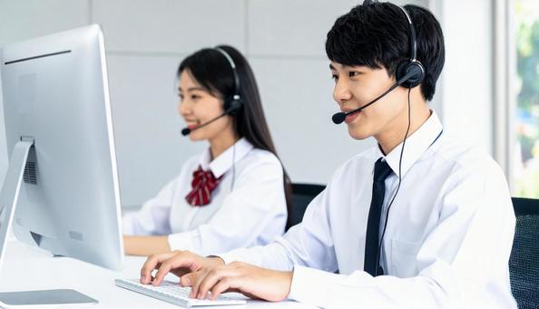 ヘッドセットをつけて通信教育・英会話教室 ヘッドセットをつけて通信教育・英会話教室の写真