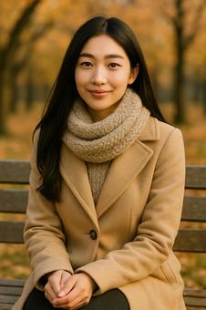 公園でくつろぐ女性のポートレート(秋) 公園でくつろぐ女性のポートレート(秋)の写真