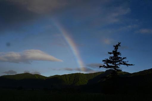 虹　消える 尾瀬,見晴,早朝の写真素材