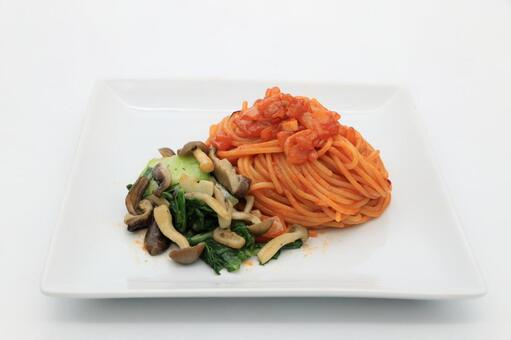 あり合わせ材料で作った賄いパスタ パスタ,スパゲッティ,賄いの写真素材