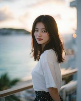 自然な笑顔と穏やかな眼差しの女性 自然な笑顔と穏やかな眼差しの女性の写真