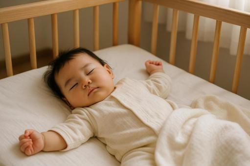 ベッドで寝る赤ちゃん ベッドで寝る赤ちゃんの写真