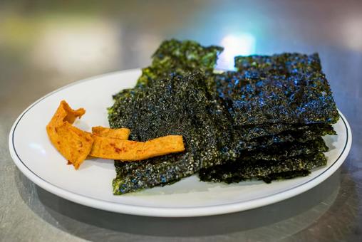 韓国海苔とチョンデュギ 韓国海苔とチョンデュギ 韓国海苔,チョンデュギ,駄菓子の写真素材
