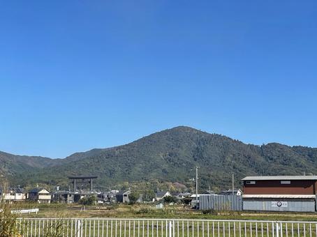 三輪山　晴天　青空　奈良盆地 三輪山,晴天,青空の写真素材