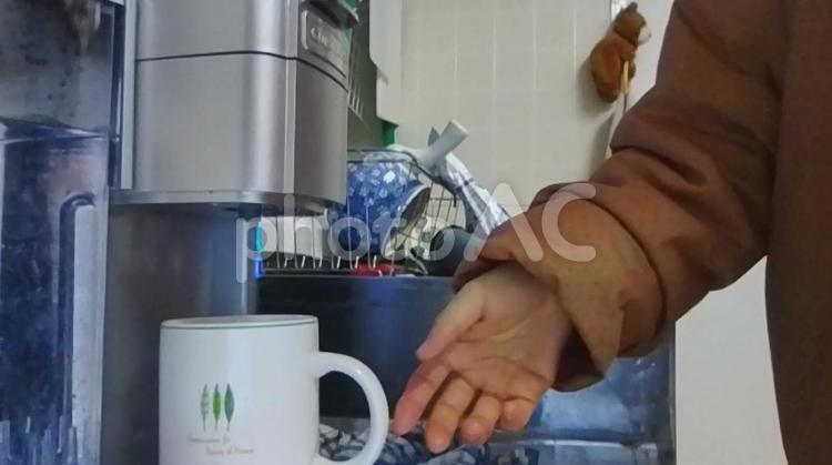 朝のモーニングコーヒー　 コーヒー,抽出,モーニングの写真素材