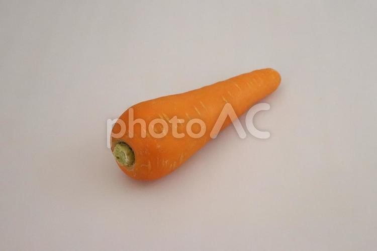 一本の人参　背景白　2 人参,にんじん,ニンジンの写真素材