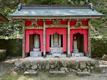 2025年夏の永平寺　木陰の仏像 木陰,仏様,お堂の写真素材