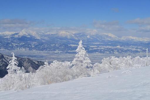 冬の根子岳中腹から見た北信の山並み 根子岳,冬,樹氷の写真素材