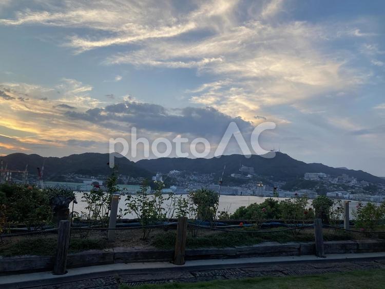 夕暮れの青い空 海,船,日本の写真素材