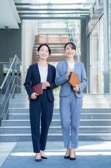 オフィスで仕事をするビジネスウーマン ビジネス,会議,ビジネスウーマンの写真素材