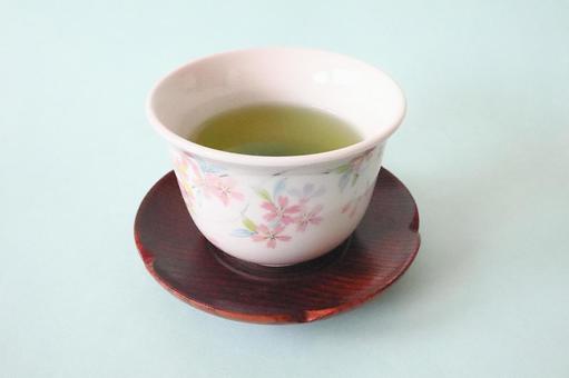 湯呑に入れたお茶 湯呑に入れたお茶 お茶,緑茶,煎茶の写真素材