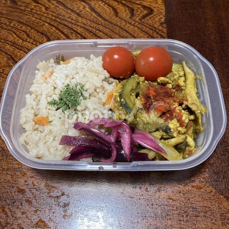 混ぜご飯とキーマカレー弁当 混ぜご飯,キーマカレー,お弁当の写真素材