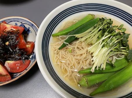 冷やしラーメン 塩昆布トマト 冷やしラーメン 塩昆布トマトの写真