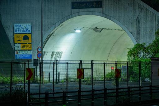 夜の堀切峠トンネル 夜の堀切峠トンネル トンネル,堀切峠トンネル,夜景の写真素材