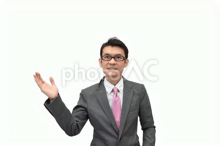 紹介するメガネのビジネスマン ビジネス,案内,提案の写真素材